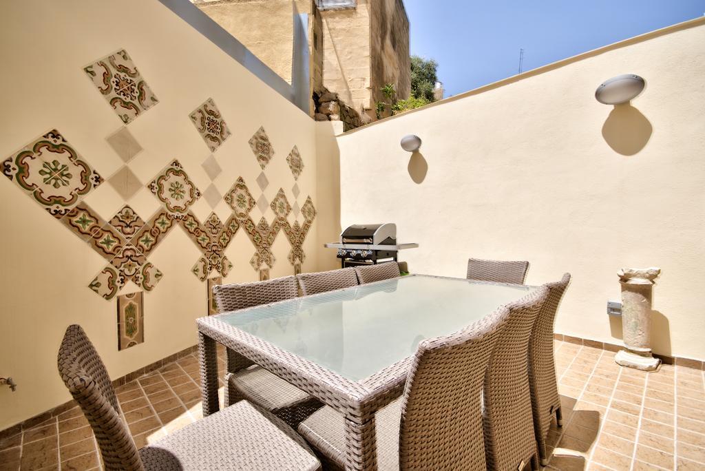 Amazing 4-Bedroom Sliema Town House With Jacuzzi Εξωτερικό φωτογραφία