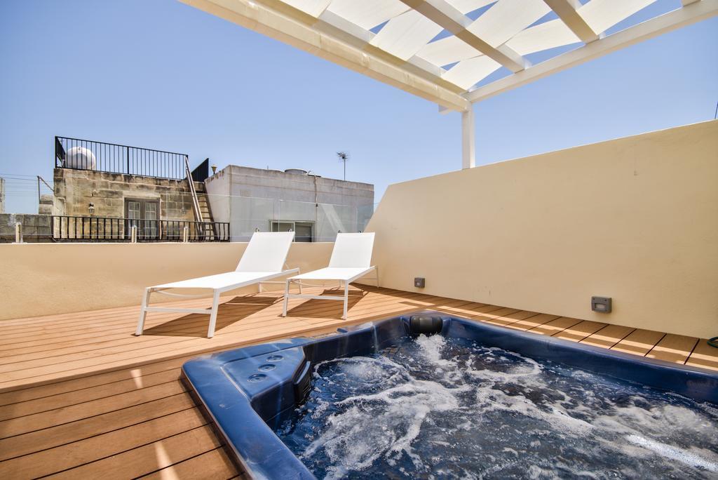 Amazing 4-Bedroom Sliema Town House With Jacuzzi Εξωτερικό φωτογραφία